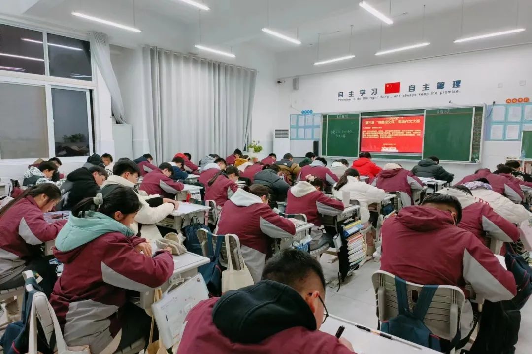 二月桃李爭(zhēng)春好，一朝“筆”拼興致高 | 初中部第三屆“博雅培文杯”現(xiàn)場(chǎng)作文大賽