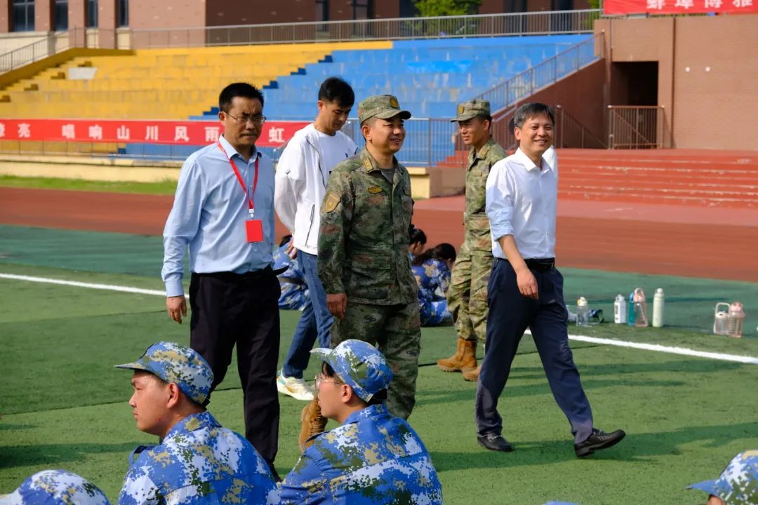 軍訓(xùn)進(jìn)行時(shí) | 淮上區(qū)人武部部長(zhǎng)朱波一行蒞臨我校調(diào)研指導(dǎo)軍訓(xùn)工作