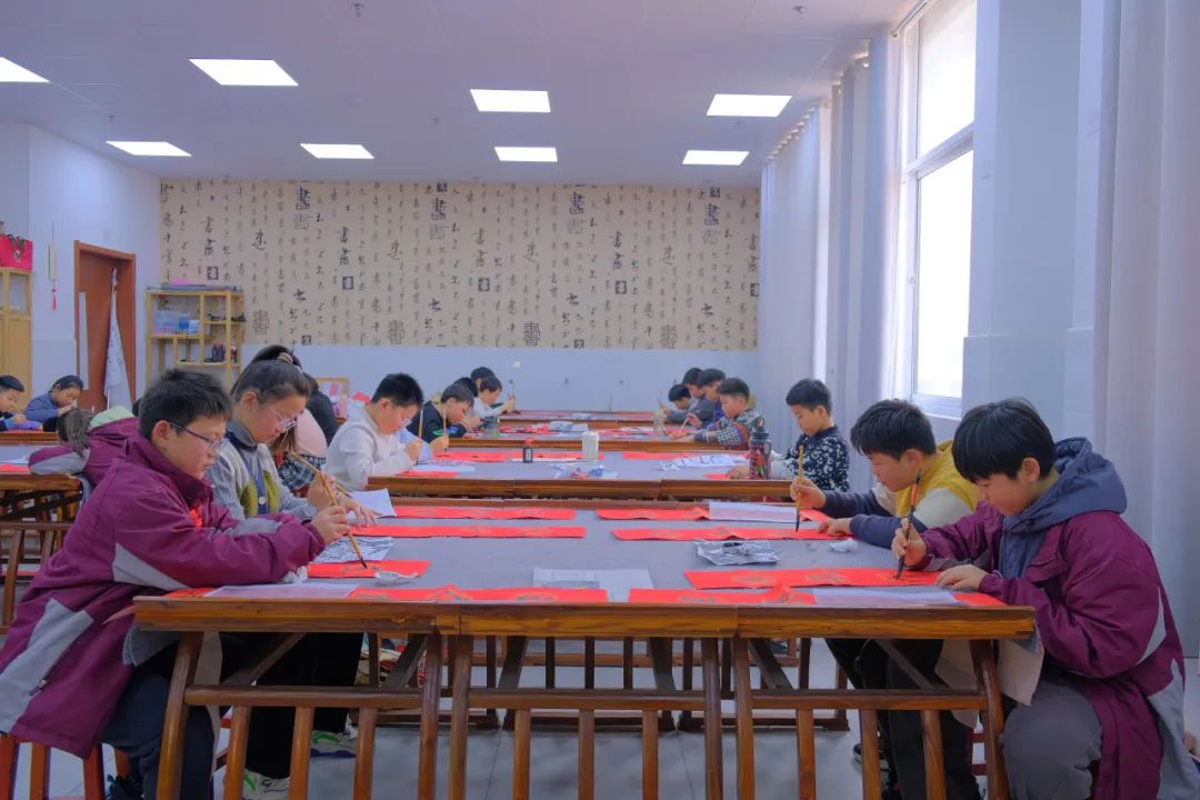 書法潤(rùn)童心 墨香溢校園 | 蚌埠博雅培文小學(xué)部“迎新年”書寫春聯(lián)活動(dòng)