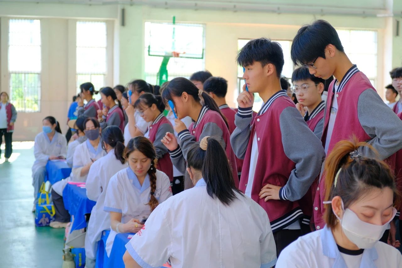 視力篩查進(jìn)校園，共筑“睛”彩人生 | 蚌埠博雅培文開展校園視力篩查工作