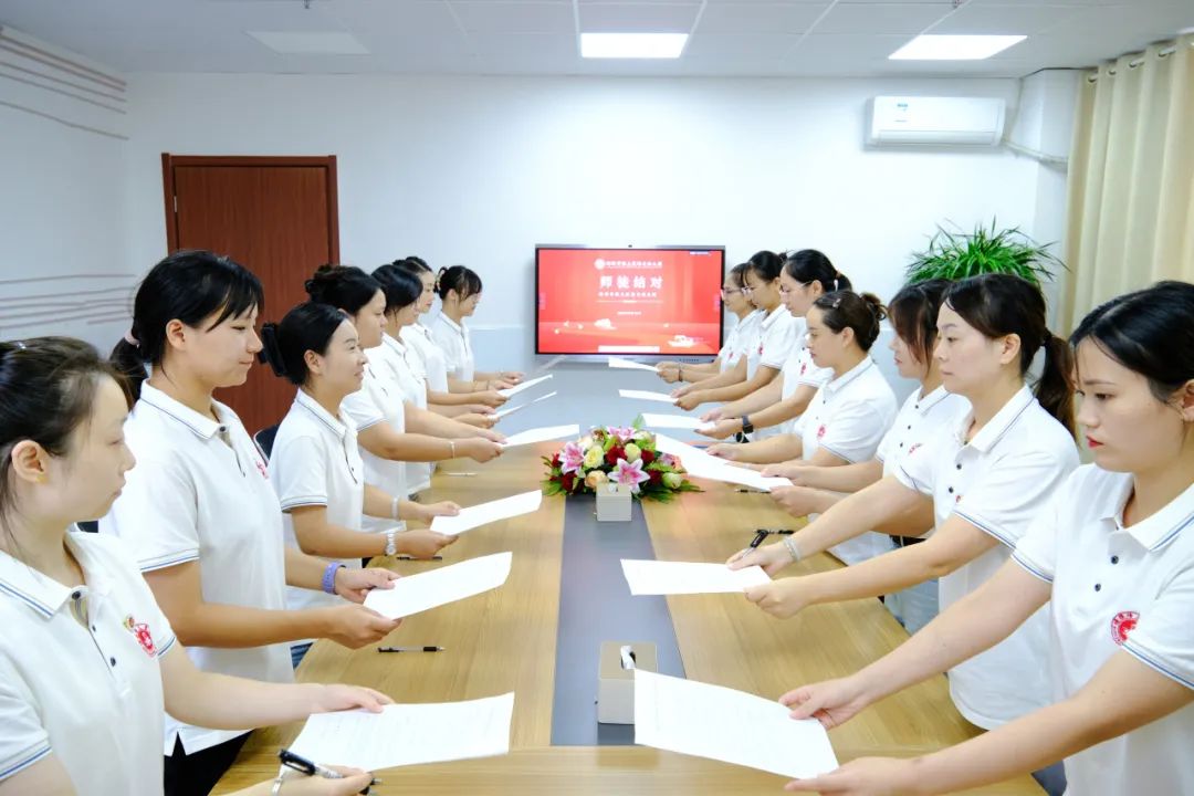 青藍(lán)相濟(jì) 花開滿園 | 培文幼兒園“青藍(lán)工程”師徒結(jié)對(duì)啟動(dòng)儀式